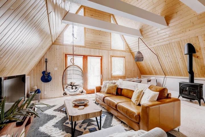 The Fox A-Frame | An Intimate Mountain Retreat