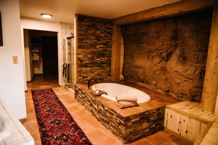 Hanksville Red Rock Cave Home