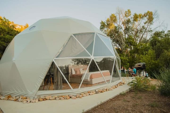 Stargazing Bliss in Dome with Sauna & Hot Tub