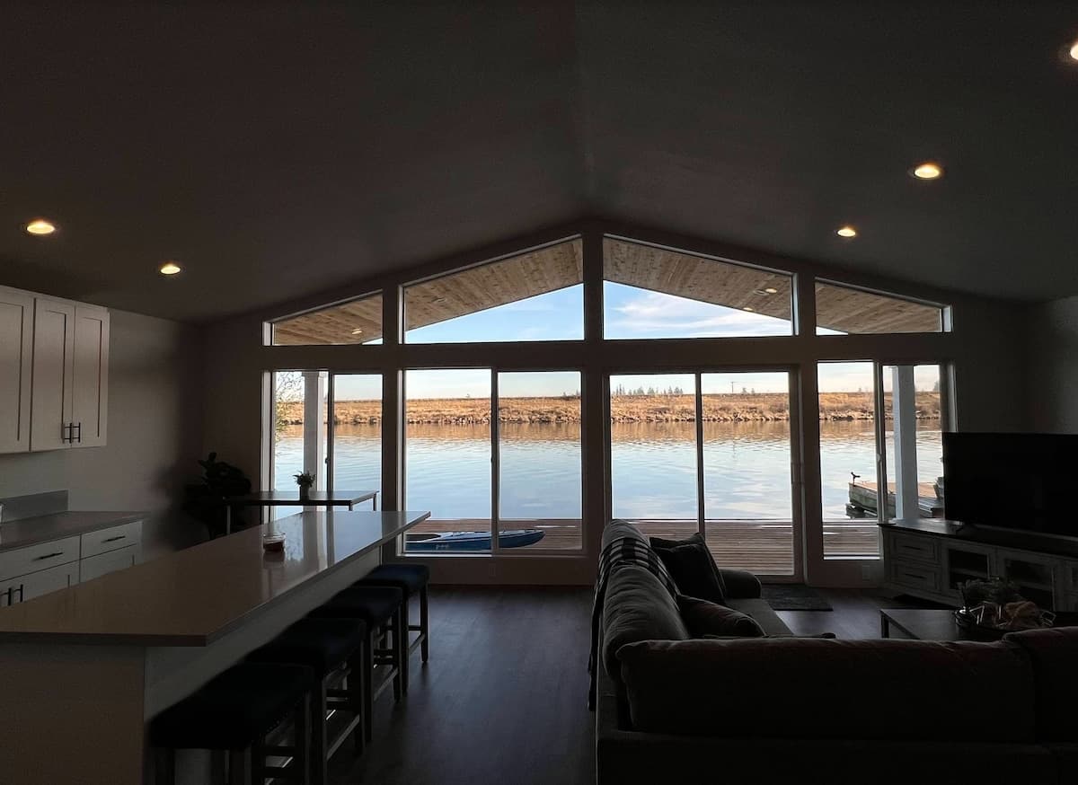 Gorgeous Floating Home at Skyline Moorage