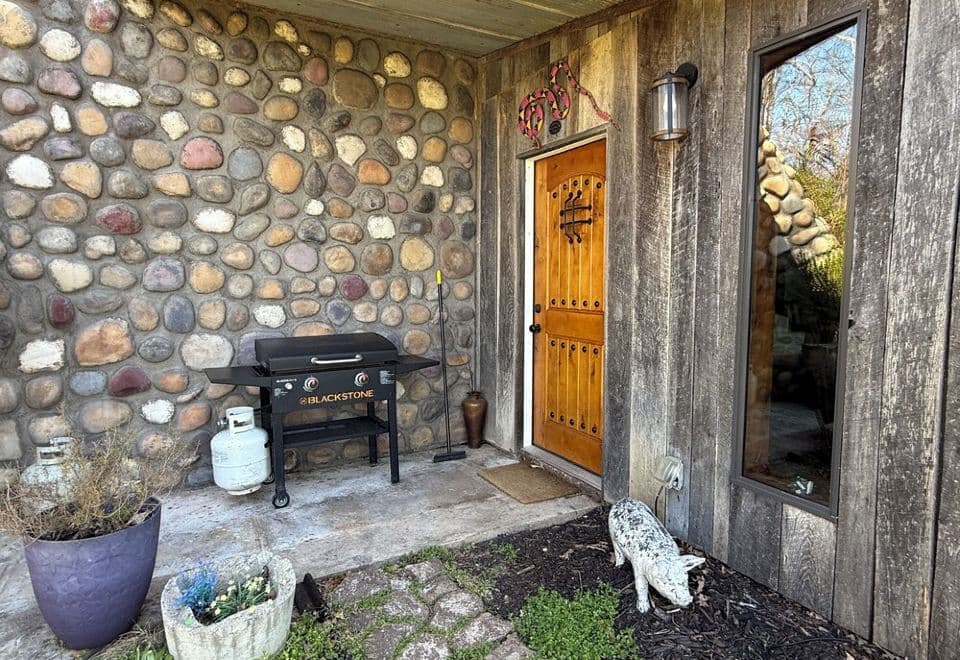 Hobbit House on Cedar Bluff