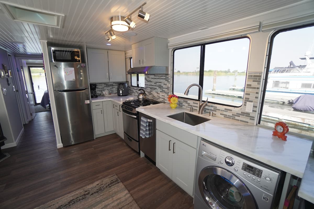 Stylish Houseboat — Mill Valley