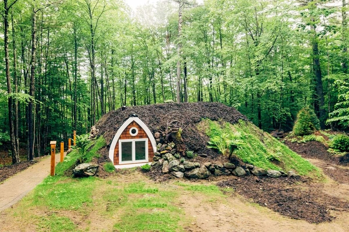 Luxury Hobbit House with Private Hot Tub