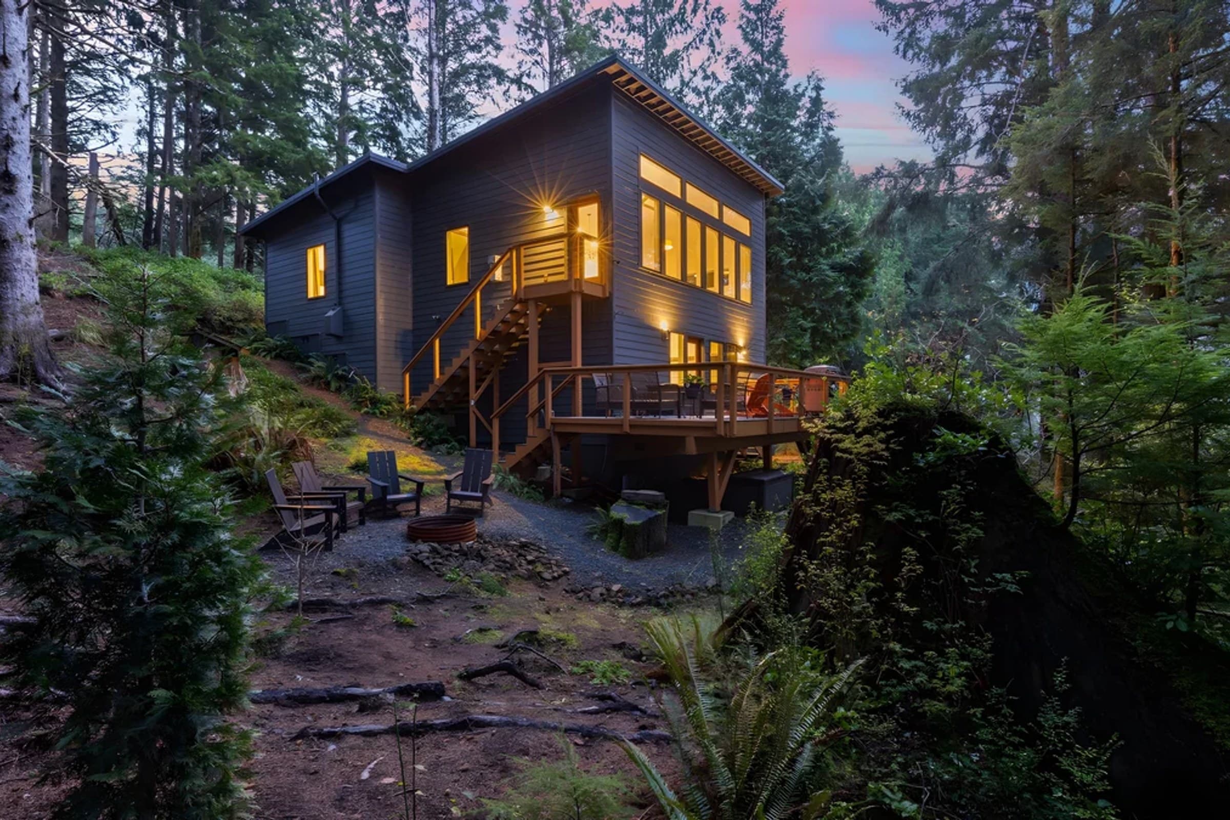 Best Unique Stays Near National Forests: Cabins, Domes, and Treehouses